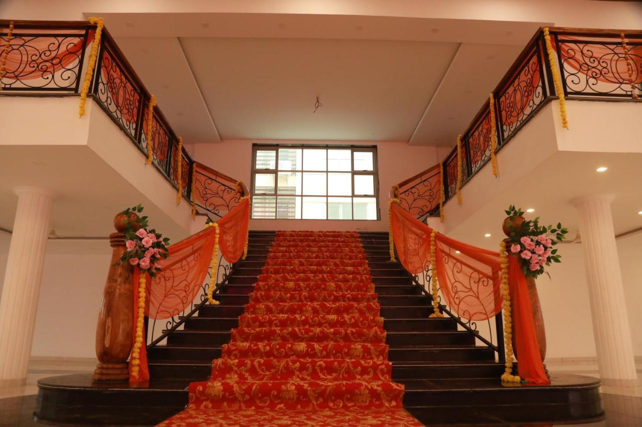 Отель The Orange Flag, Phulambri Ganori Экстерьер фото